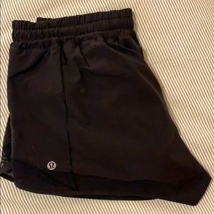 Lululemon Hotty Hot short